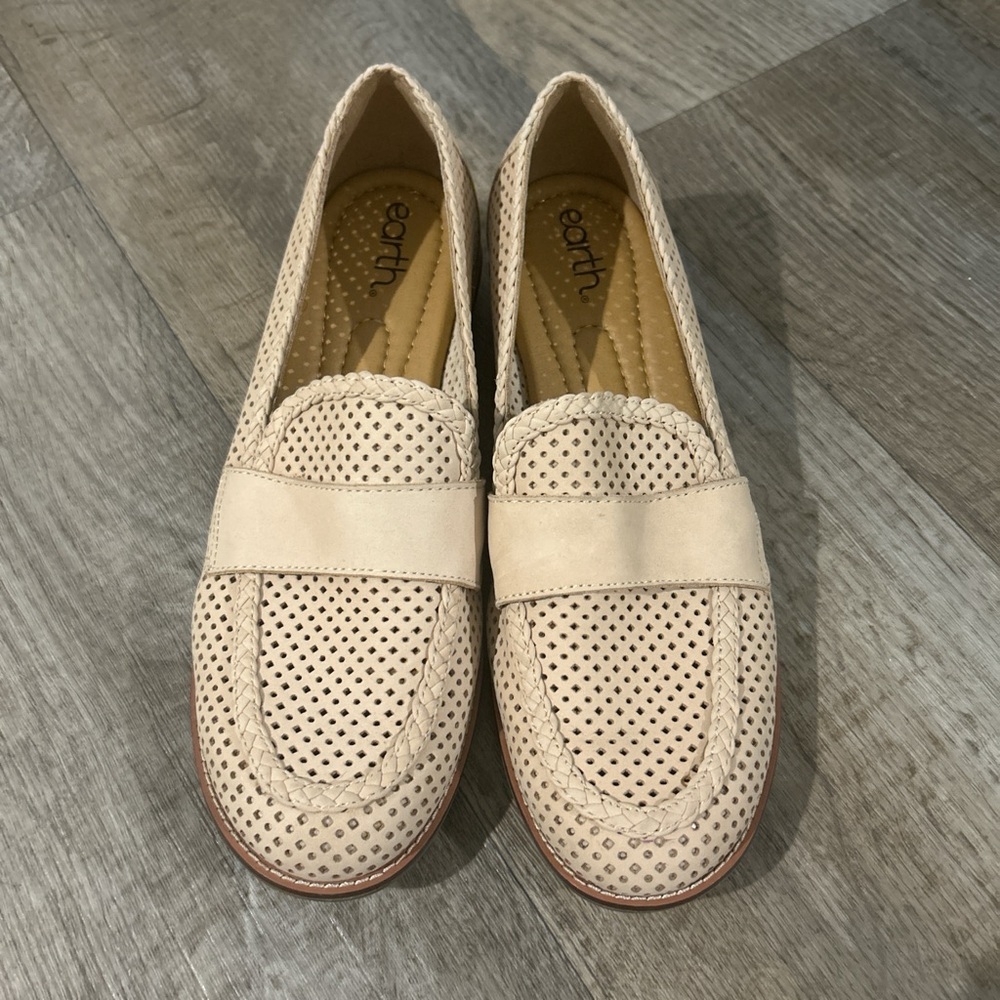 Earth Women's Cream Perforated Loafers